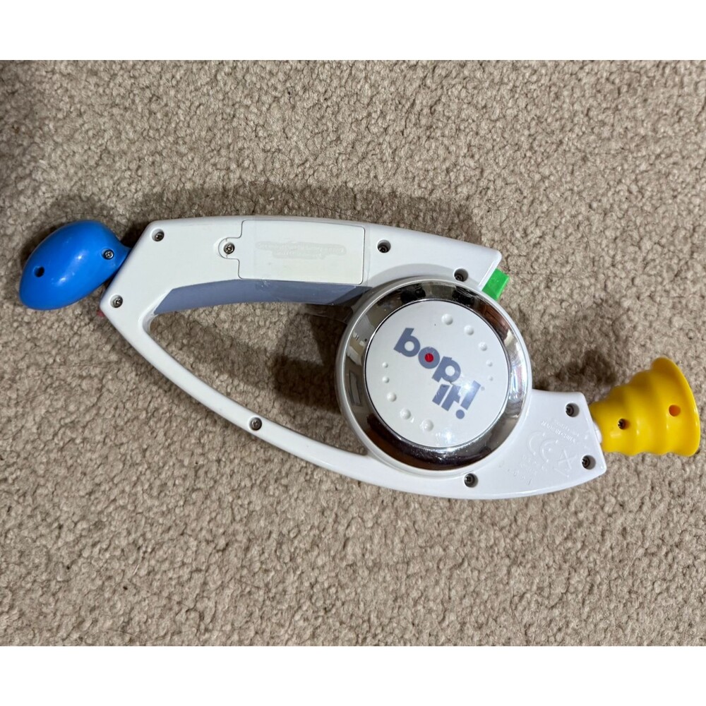 Hasbro Bop It Electronic Handheld Reflex Challenge Talking Family Party Game Toy